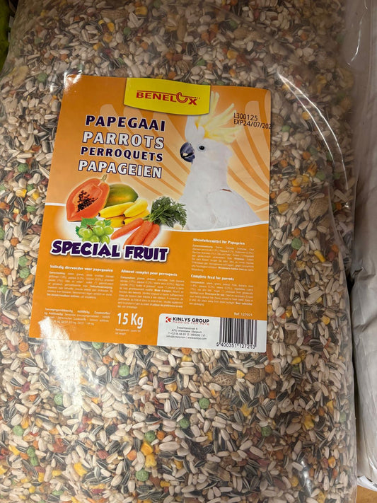 Benelux Papegaaivoer met Fruit